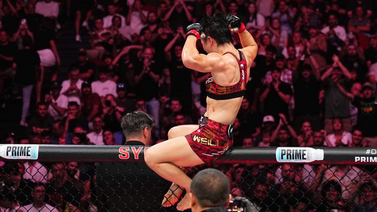 两队球员在 两队球员在